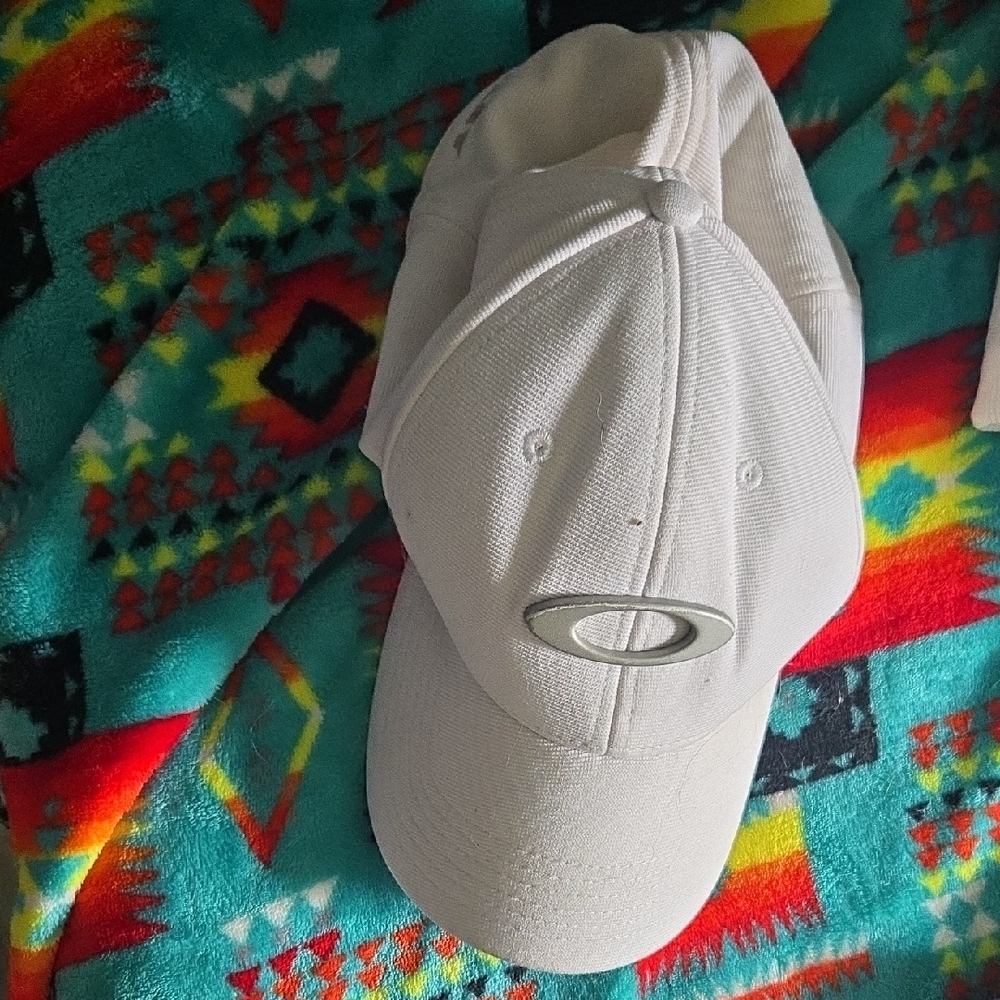 Oakley White Baseball Cap with Silver O Logo